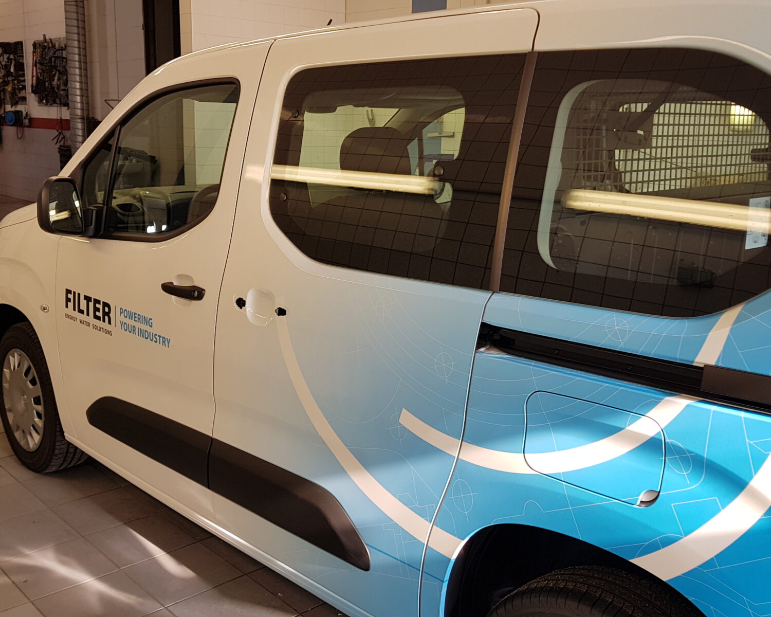 Valge Elevant - reklaamtr&uuml;kk, kleebised, tr&uuml;kiteenused, disain, kleebiste paigaldus, k&uuml;ljendamine, tr&uuml;kilahendused - kleebiste paigaldus 15